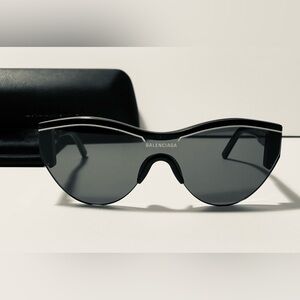 Balenciaga Black Cat-Eye Sunglasses with Semi-Rimless Design NWT Hard Case Set